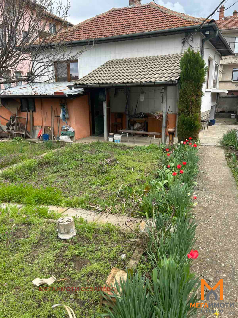 Продава КЪЩА, гр. Севлиево, област Габрово, снимка 2 - Къщи - 54081406