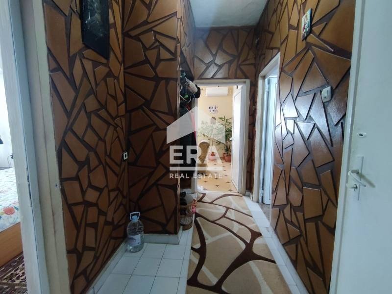 Продава МНОГОСТАЕН, гр. Хасково, Република, снимка 2 - Апартаменти - 53881537