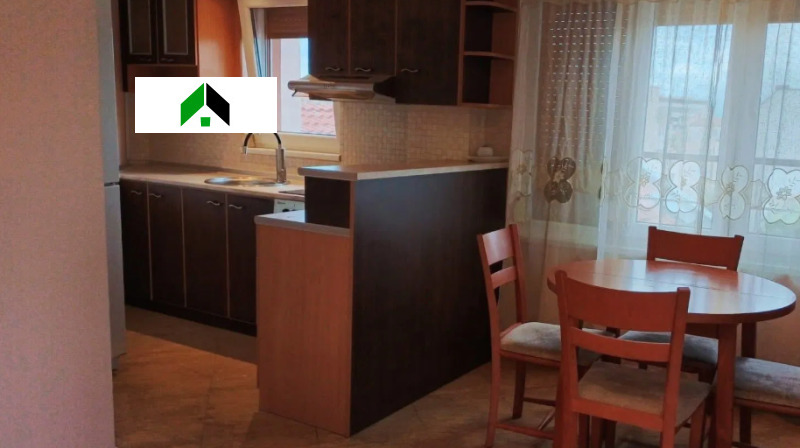 Продава 3-СТАЕН, гр. Нови пазар, област Шумен, снимка 3 - Апартаменти - 51559291