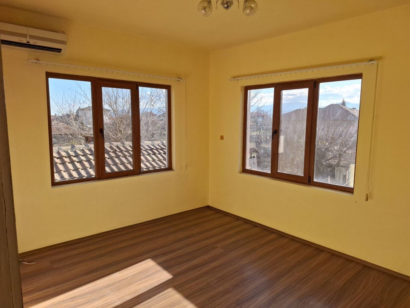 Продава КЪЩА, с. Цалапица, област Пловдив