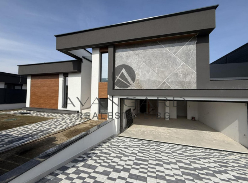 Продава КЪЩА, област Пловдив, с. Белащица • 519000 € / 1015075.77 лв. • 38722586 1