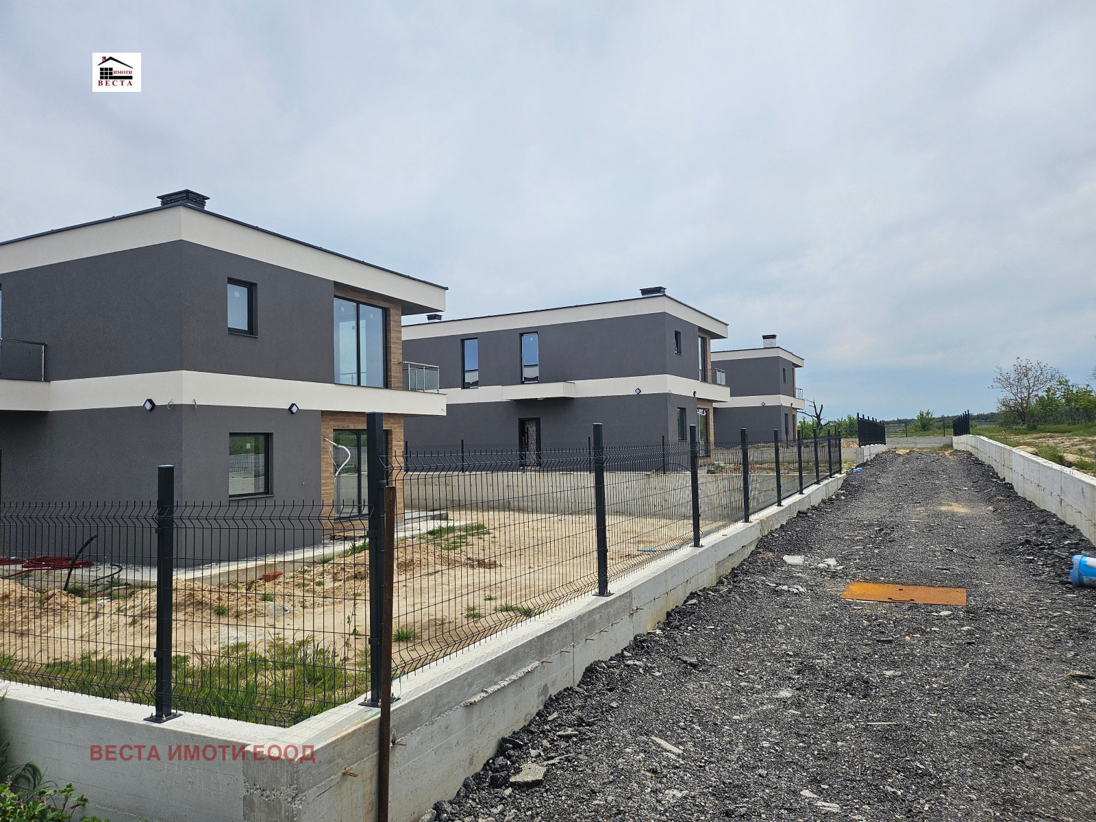 Продава КЪЩА, гр. Варна, с. Звездица