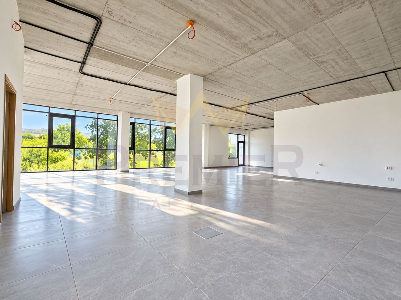 Продава  Офис град Варна , Гранд Мол , 227 кв.м | 48545166