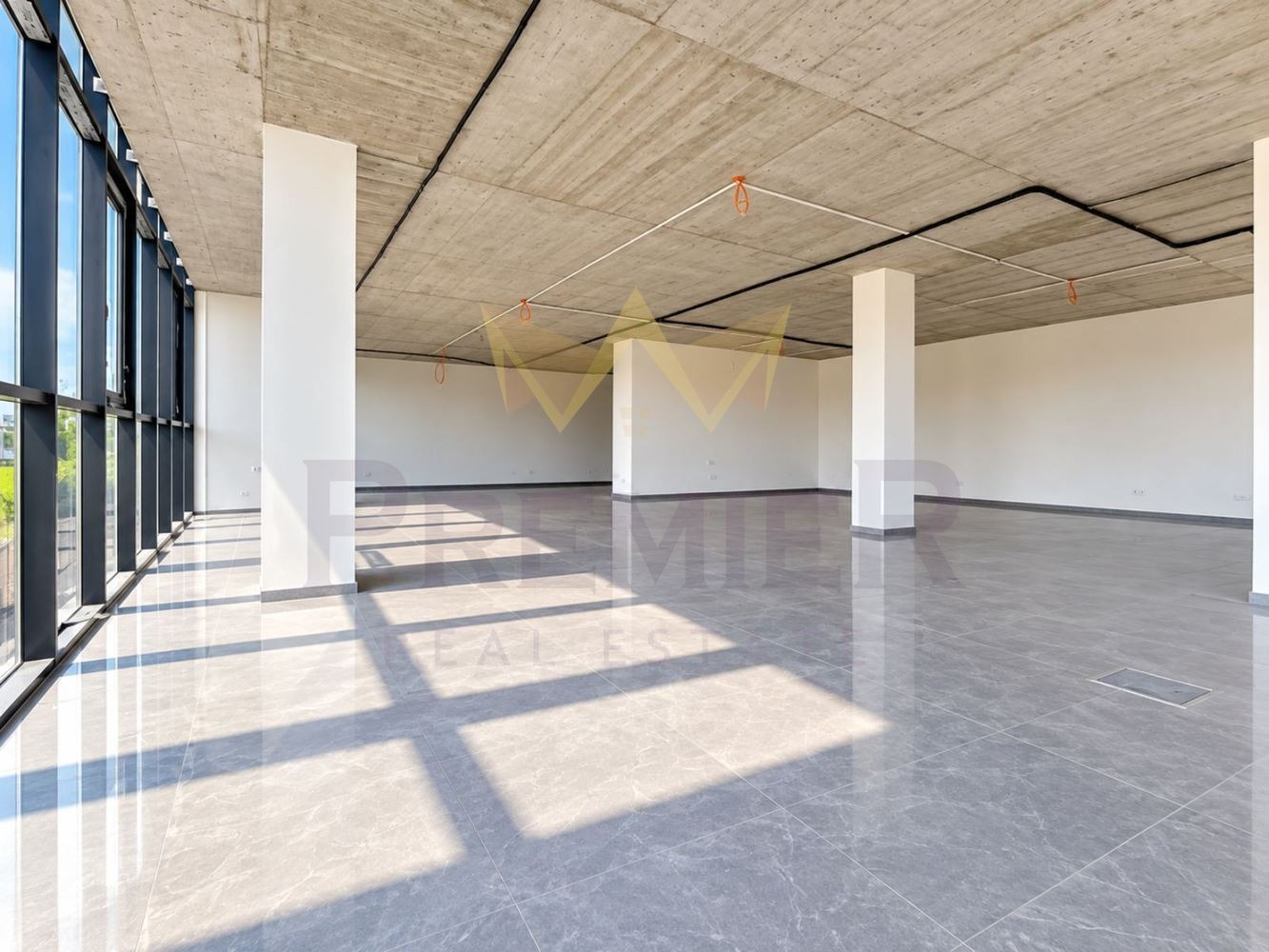 Продава ОФИС, гр. Варна, Гранд Мол, снимка 2 - Офиси - 56391599
