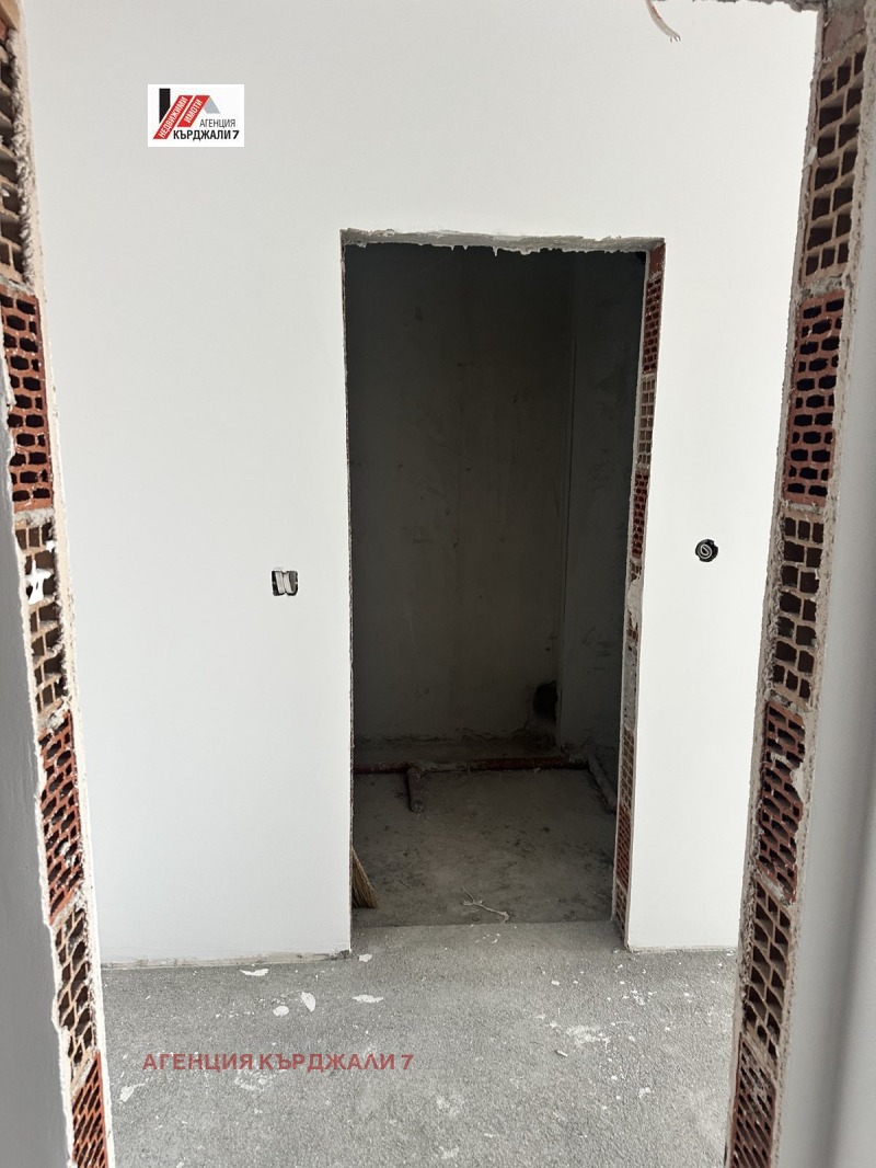 Продава 3-СТАЕН, гр. Кърджали, Център, снимка 9 - Апартаменти - 52690938