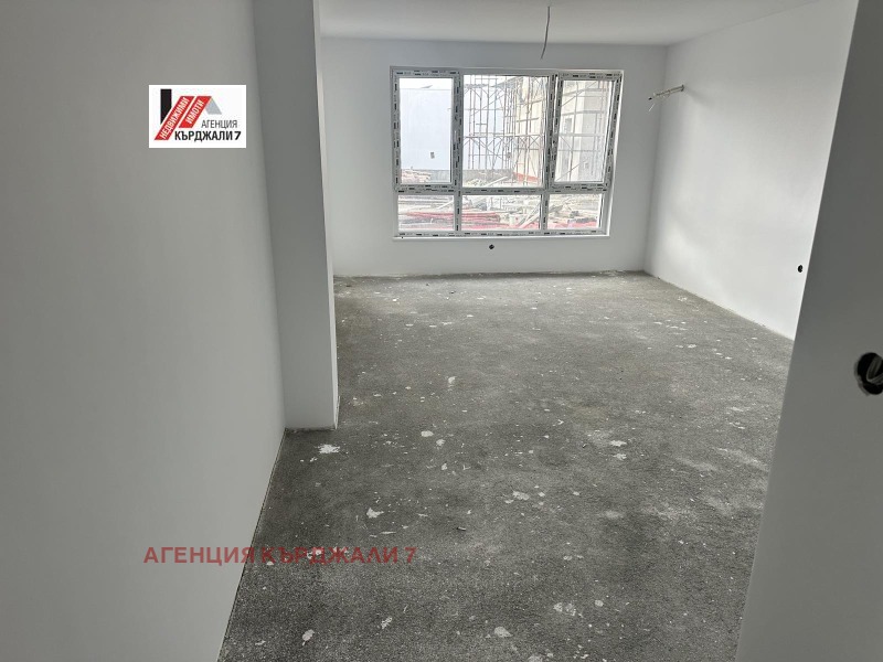 Продава 3-СТАЕН, гр. Кърджали, Център