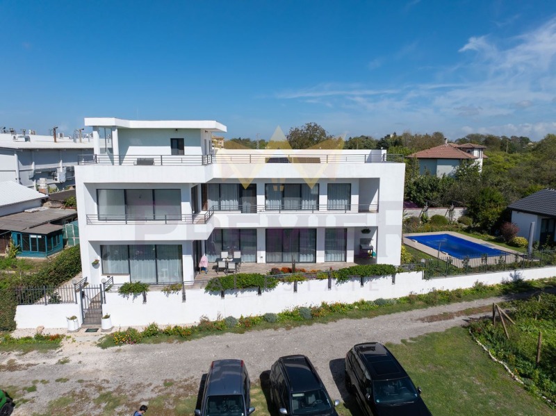 En venta  Casa región Dóbrich , Balchik , 309 metros cuadrados | 92614715