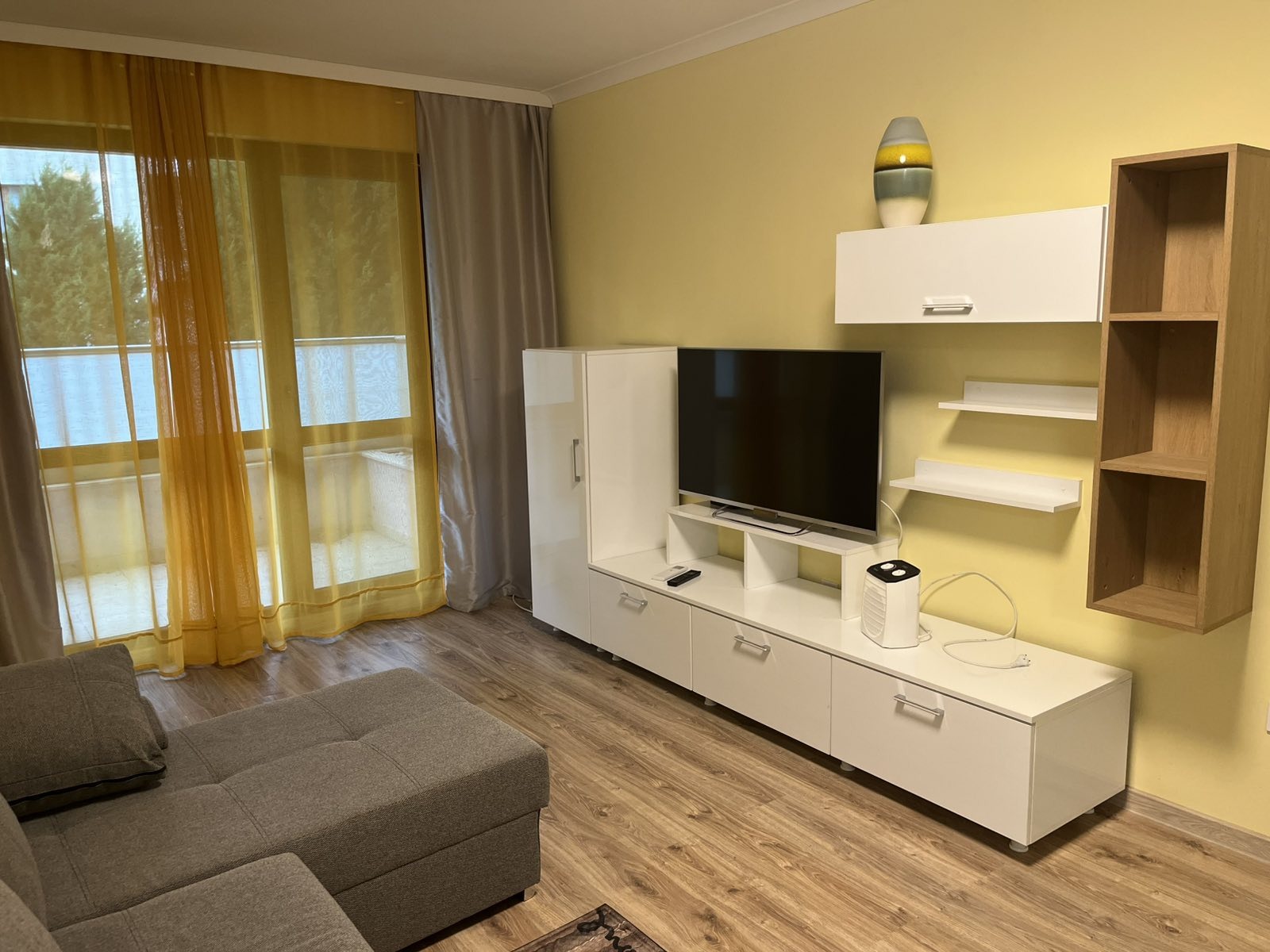 Продава 3-СТАЕН, гр. Варна, к.к. Св.Св. Константин и Елена, снимка 2 - Апартаменти - 54539866