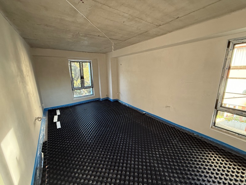 Продава  2-стаен град Перник , Център , 83 кв.м | 67631019 - изображение [11]