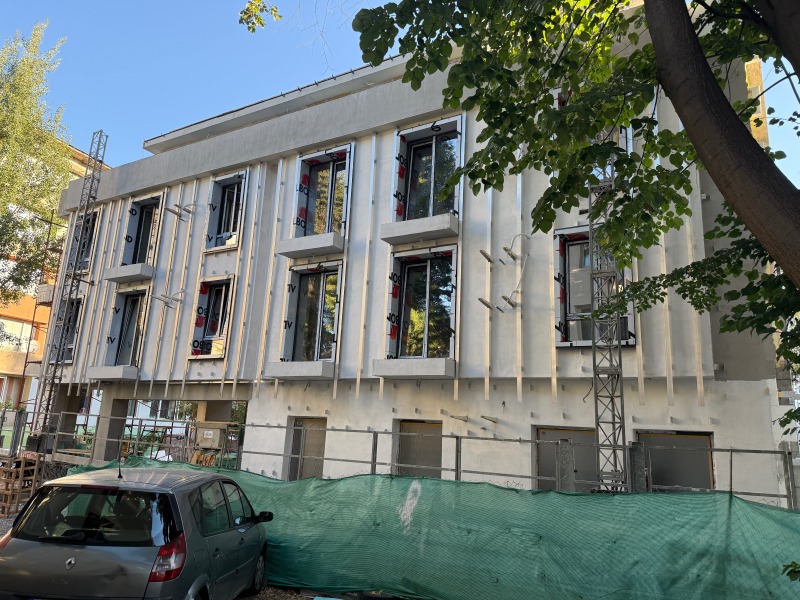 Продава  2-стаен град Перник , Център , 83 кв.м | 67631019 - изображение [2]