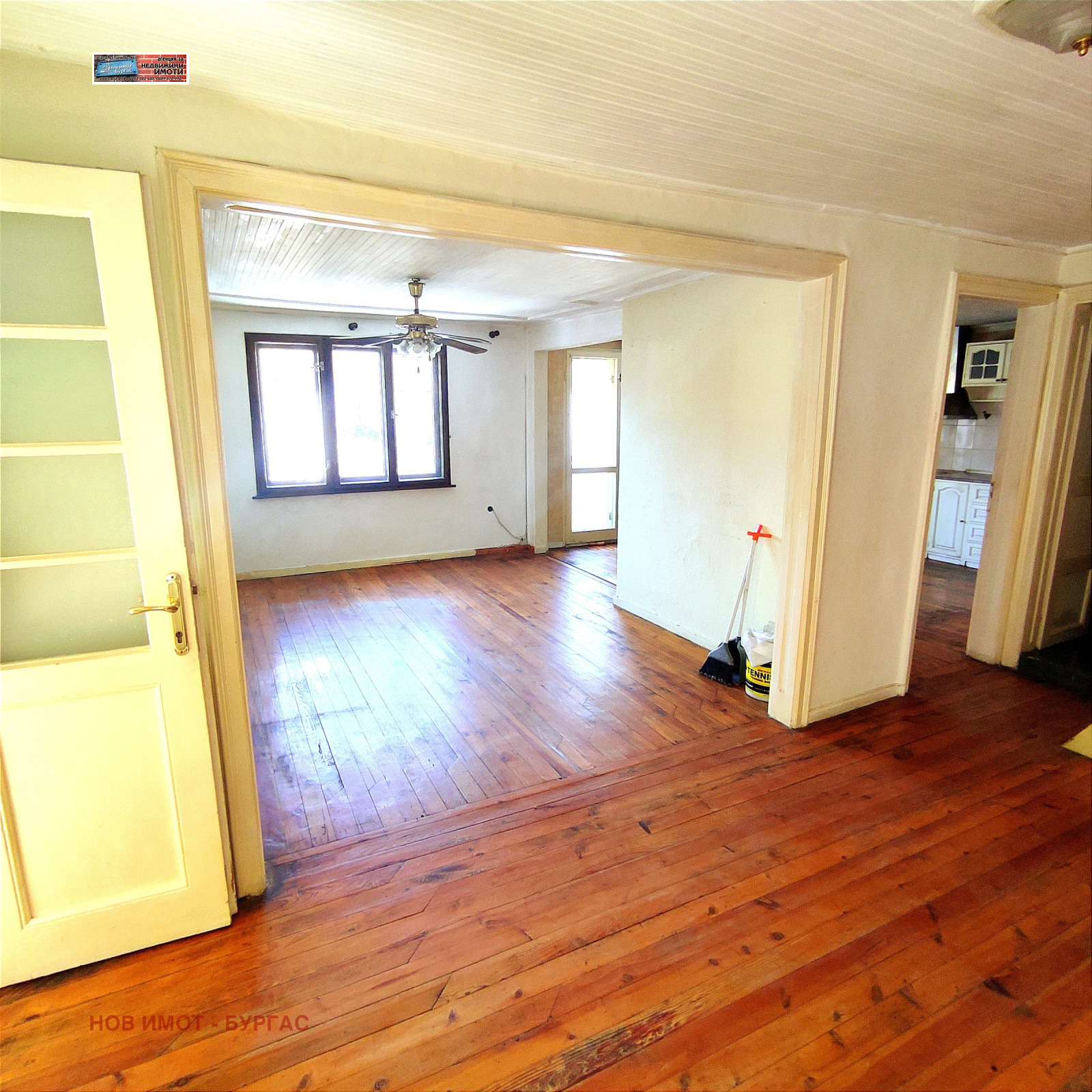 Продава МНОГОСТАЕН, гр. Бургас, Център, снимка 3 - Апартаменти - 53704752