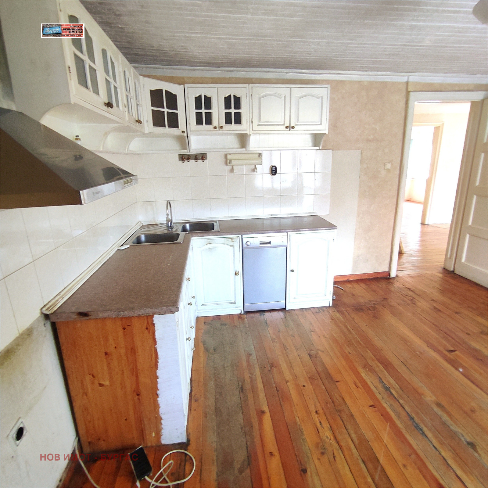 Продава МНОГОСТАЕН, гр. Бургас, Център, снимка 8 - Апартаменти - 53704752