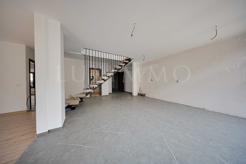 Na prodej  Mezonet Sofia , Slatina , 200 m2 | 80190978 - obraz [2]