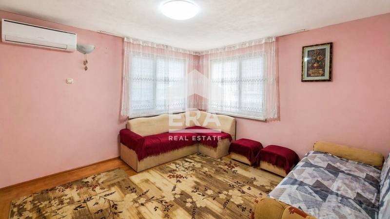 Продава ЕТАЖ ОТ КЪЩА, гр. Омуртаг, област Търговище, снимка 2 - Етаж от къща - 54340150