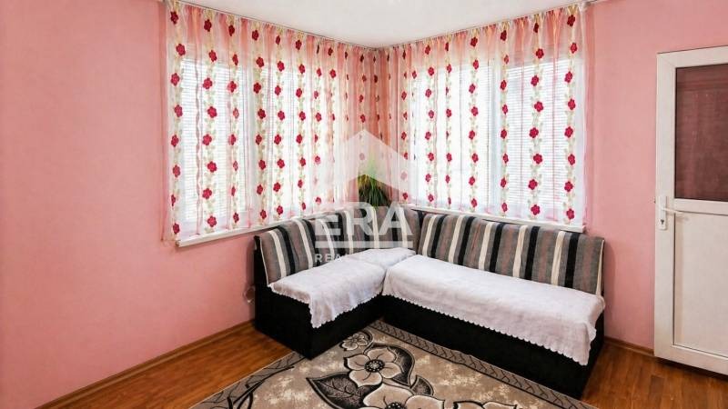 Продава ЕТАЖ ОТ КЪЩА, гр. Омуртаг, област Търговище, снимка 6 - Етаж от къща - 54340150