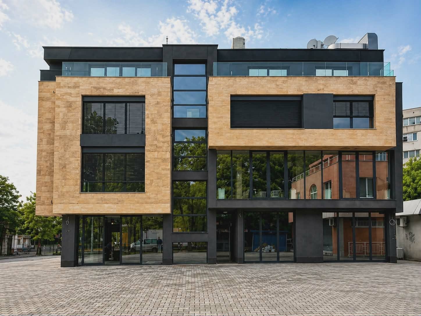 Продава БИЗНЕС ИМОТ, гр. София, Света Троица