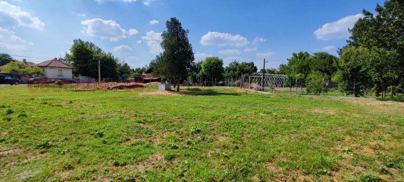 Продава ПАРЦЕЛ, с. Първомайци, област Велико Търново