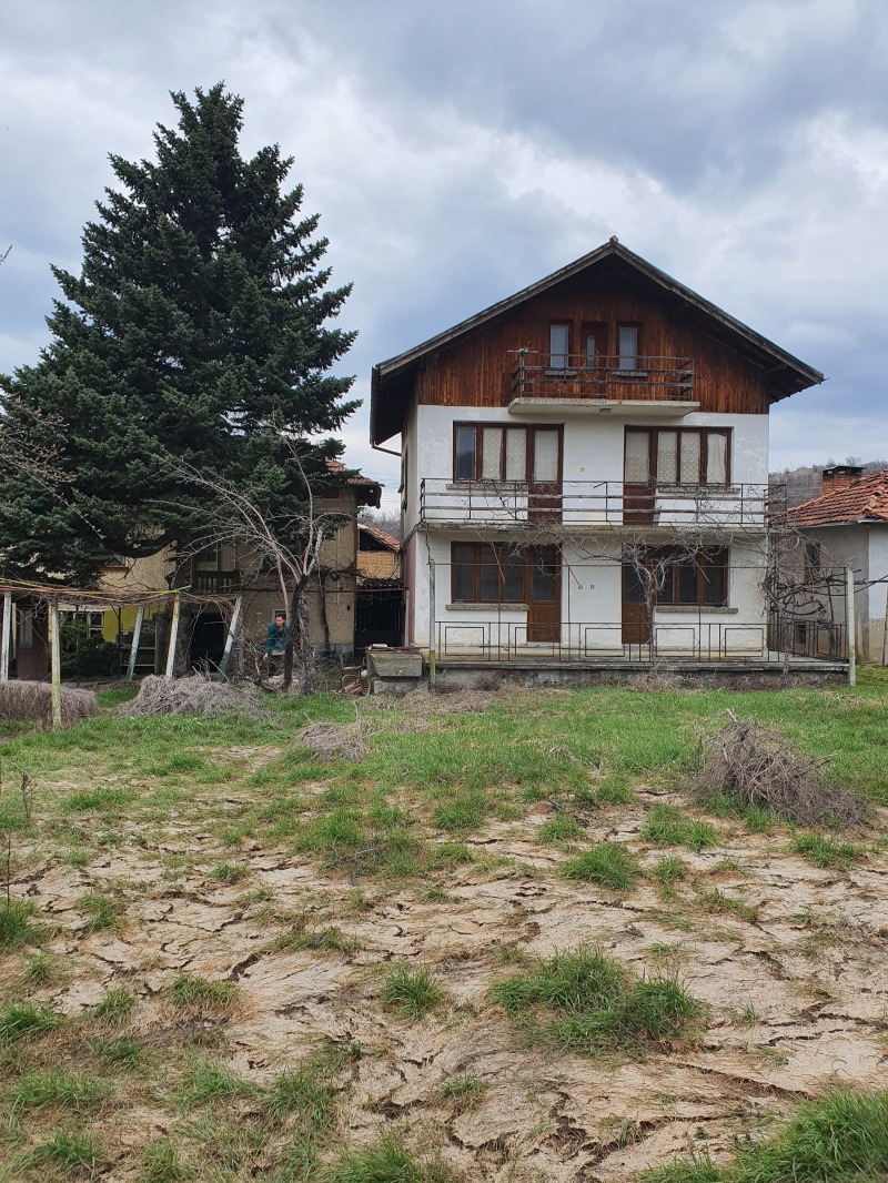 Продава КЪЩА в област Ловеч, с. Смочан - 228 кв.м / 35 000 € » 68 454.05 лв.