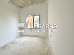 Escritório Mladost 2, Varna 4