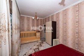 3+ Schlafzimmer Kjutschuk Parisch, Plowdiw 9