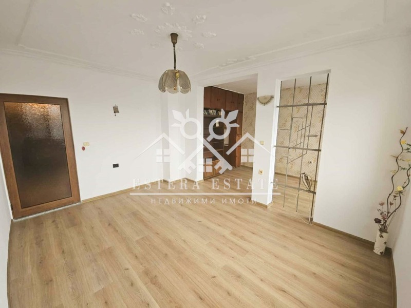 Продава 2-СТАЕН в град Шумен, Пазара - 63 кв.м / 110 000 € » 215 141.30 лв., ЕСТЕРА ЕСТЕЙТ