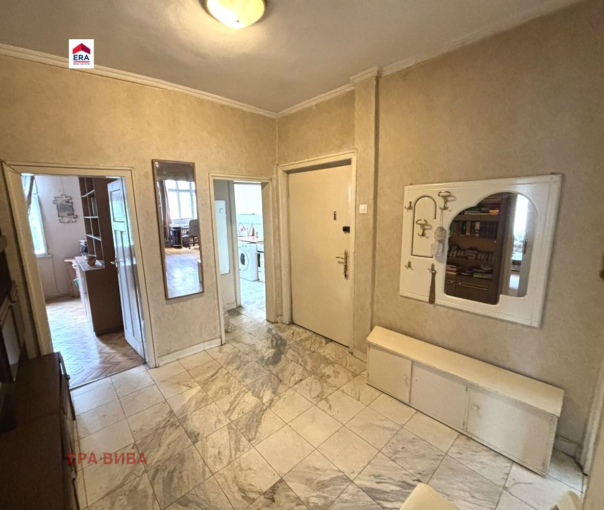 Продава МНОГОСТАЕН, гр. София, Оборище, снимка 3 - Апартаменти - 54815767