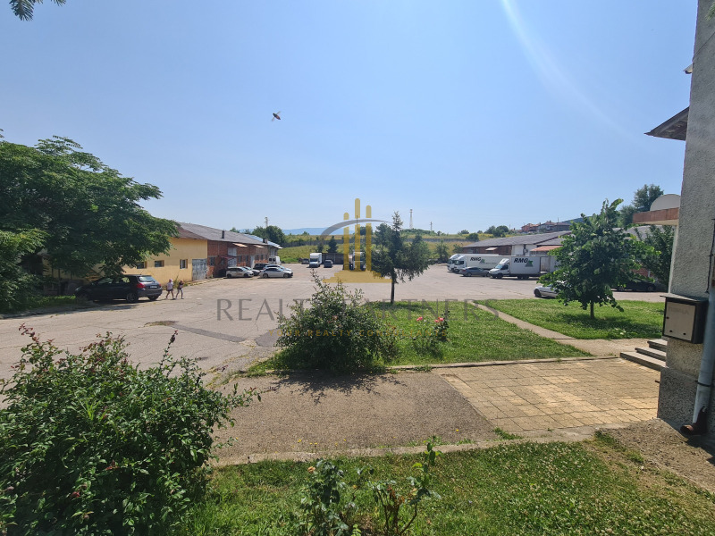 Продава  Пром. помещение град Перник , Калкас , 4500 кв.м | 43353534 - изображение [5]