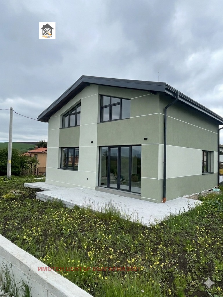 Продава КЪЩА, с. Гурмазово, област София област