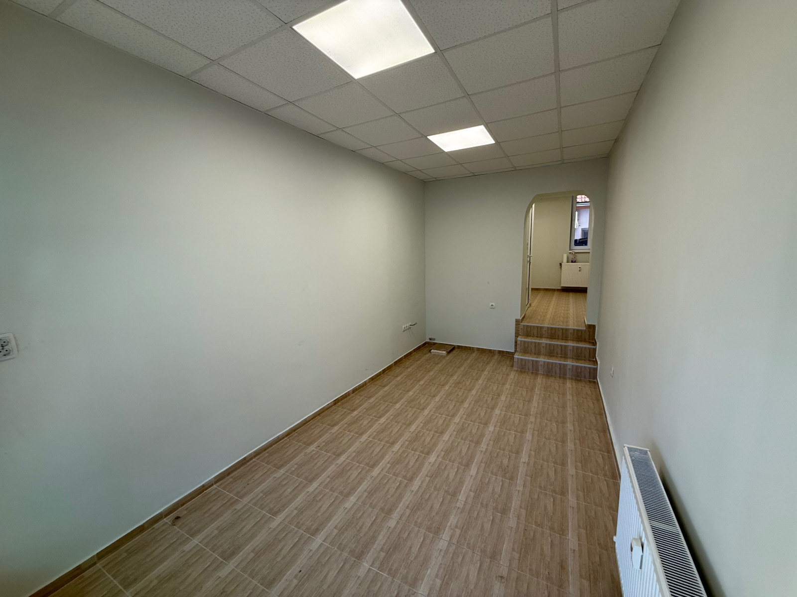 Продава МАГАЗИН, гр. Плевен, Идеален център, снимка 2 - Магазини - 53814353