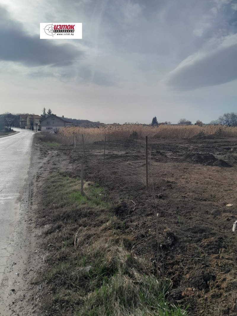 Продава ПАРЦЕЛ в град София, гр. Нови Искър - 4525 кв.м / 452 500 € » 885 013.08 лв., ИЗТОК - ЛОЗЕН
