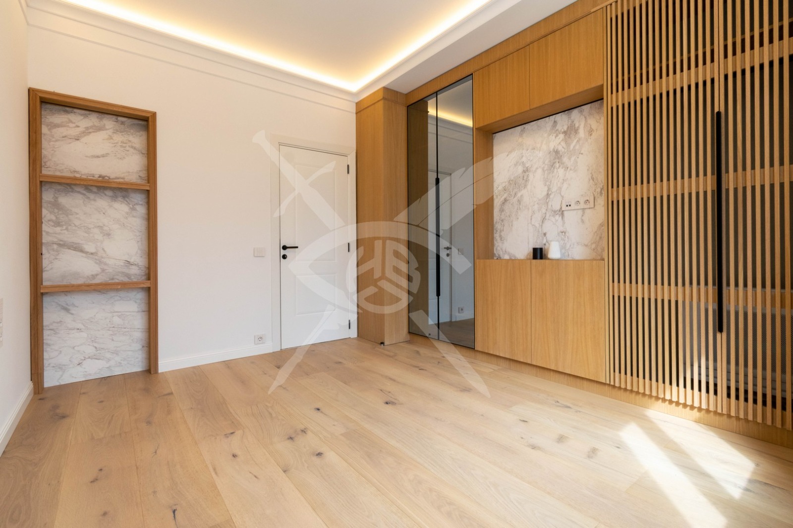 Продава МНОГОСТАЕН, гр. София, Център, снимка 3 - Апартаменти - 54013905