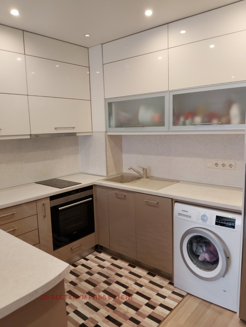 De vânzare  1 dormitor Varna , Vâzrajdane 1 , 80 mp | 39096660