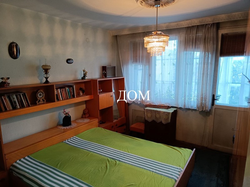 Продава 4-СТАЕН, гр. Шумен, 5-ти полк, снимка 10 - Aпартаменти - 48035982