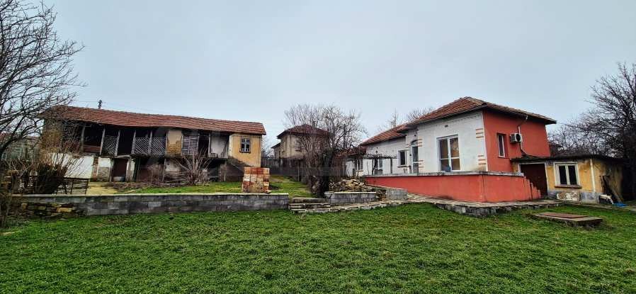 Продава КЪЩА, с. Слатина, област Ловеч