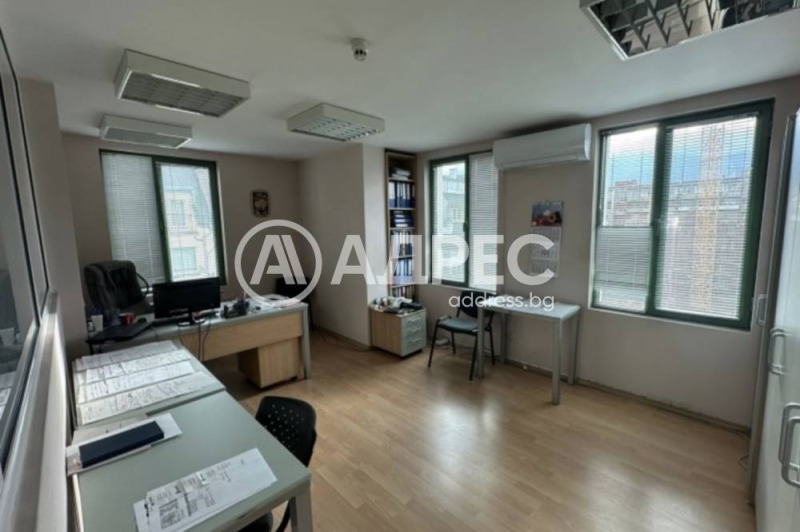 En venta  Oficina Sofia , Strelbishte , 156 metros cuadrados | 44410633 - imagen [6]
