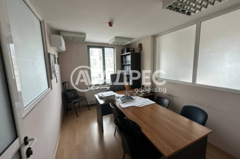 En venta  Oficina Sofia , Strelbishte , 156 metros cuadrados | 44410633 - imagen [4]