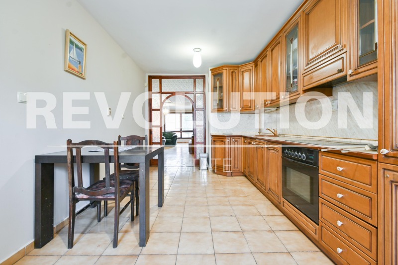Продава 2-СТАЕН в град София, Лозенец - 100 кв.м / 335 000 € » 655 203.05 лв., РЕВОЛЮШЪН ЕСТЕЙТ