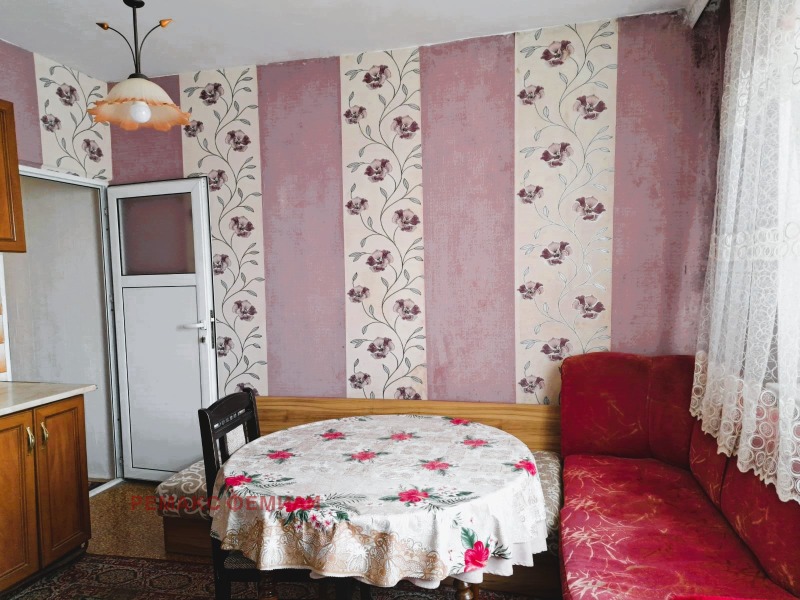 Продава 4-СТАЕН, гр. Варна, Чаталджа, снимка 2 - Aпартаменти - 47049595