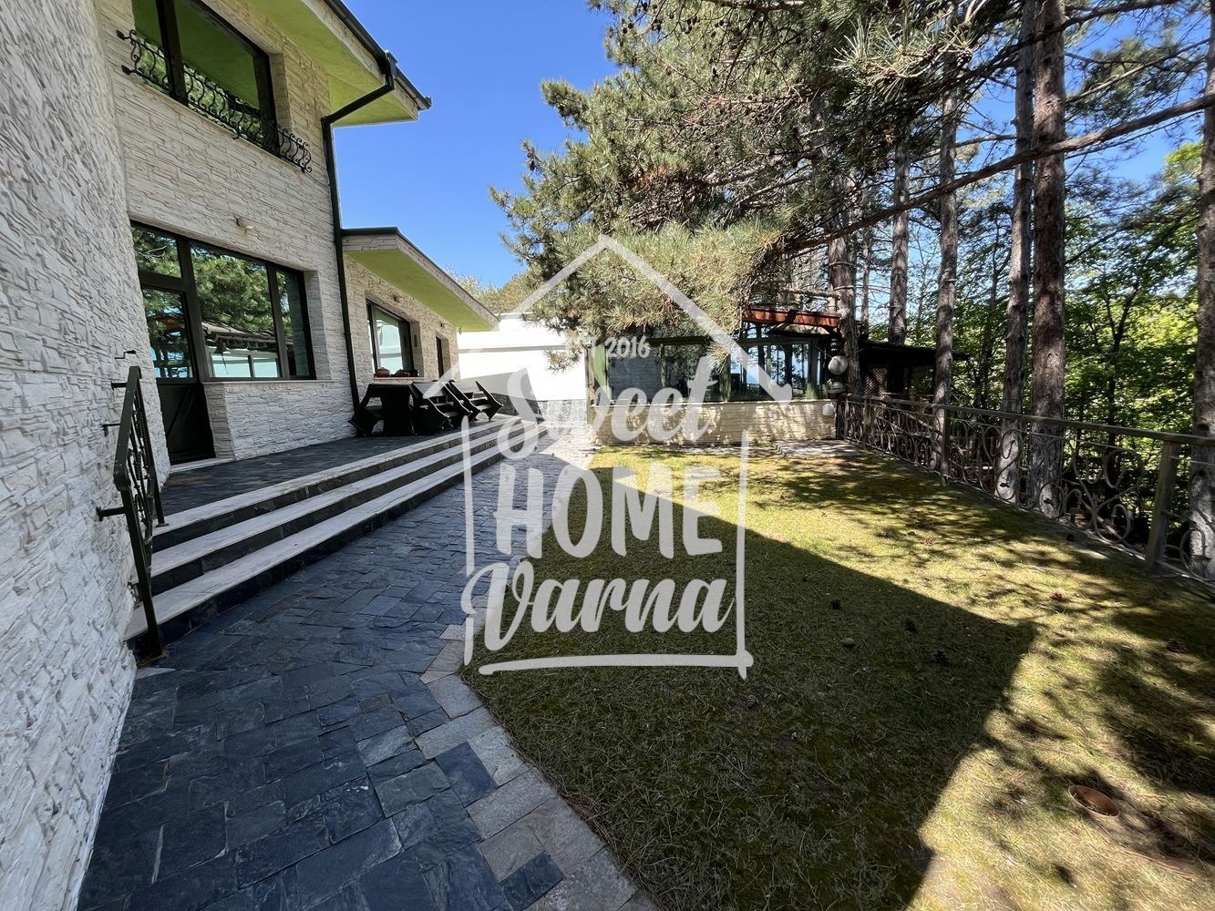 Продава КЪЩА, гр. Варна, м-т Долна Трака, снимка 2 - Къщи - 53703547