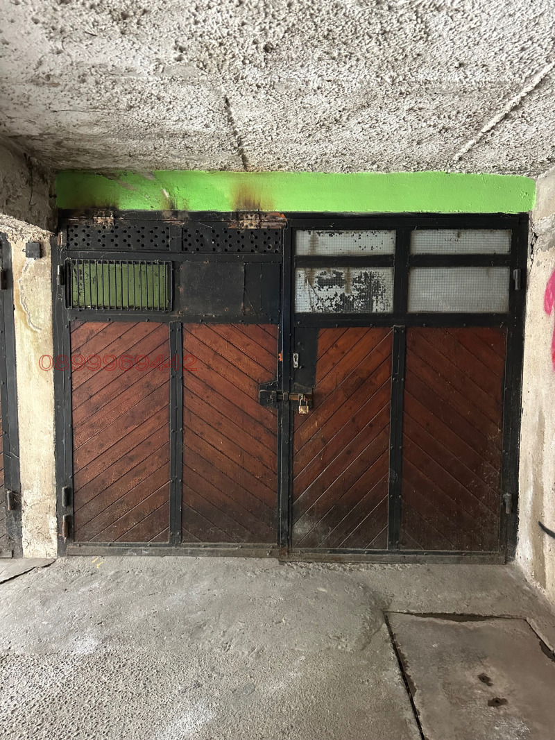 Продава ГАРАЖ в град Плевен, Широк център - 18 кв.м / 32 500 € » 63 564.48 лв.