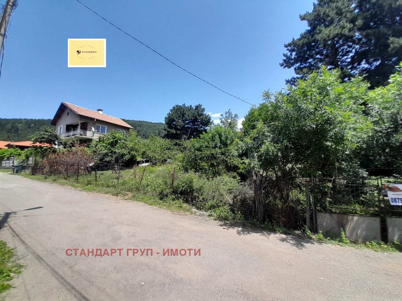 Eladó  Cselekmény régió Pernik , Kladnica , 857 négyzetméter | 85997769