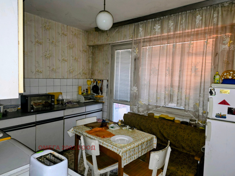 Продава  3-стаен град Русе , Здравец Изток , 80 кв.м | 26384778 - изображение [2]