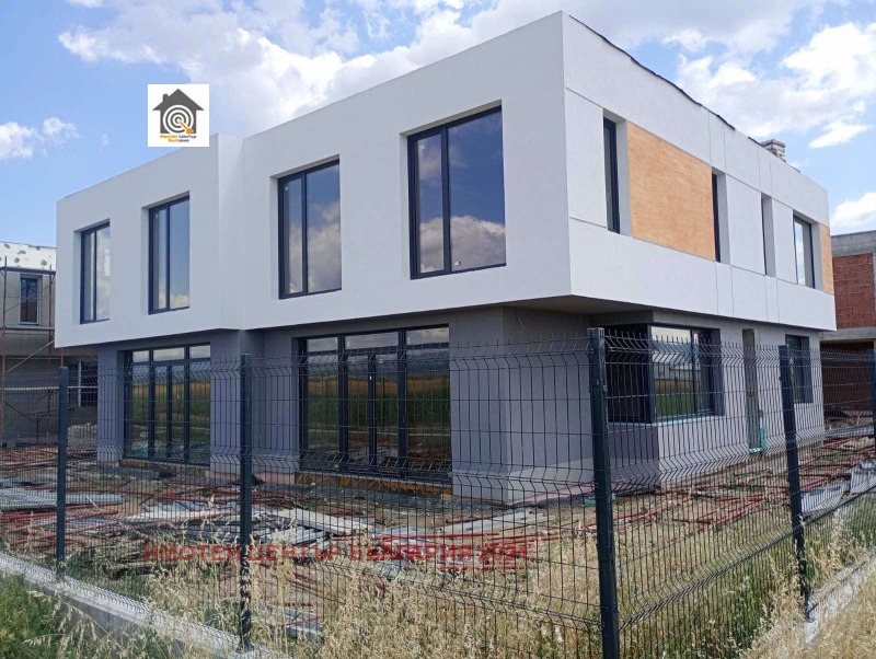 En venta  Casa región Sofia , Petkovo , 180 metros cuadrados | 72107212