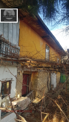 Продажба на имоти в с. Горна Брестница, област Кюстендил - изображение 1 