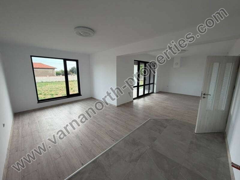 Продава КЪЩА, с. Соколово, област Добрич, снимка 3 - Къщи - 52951771