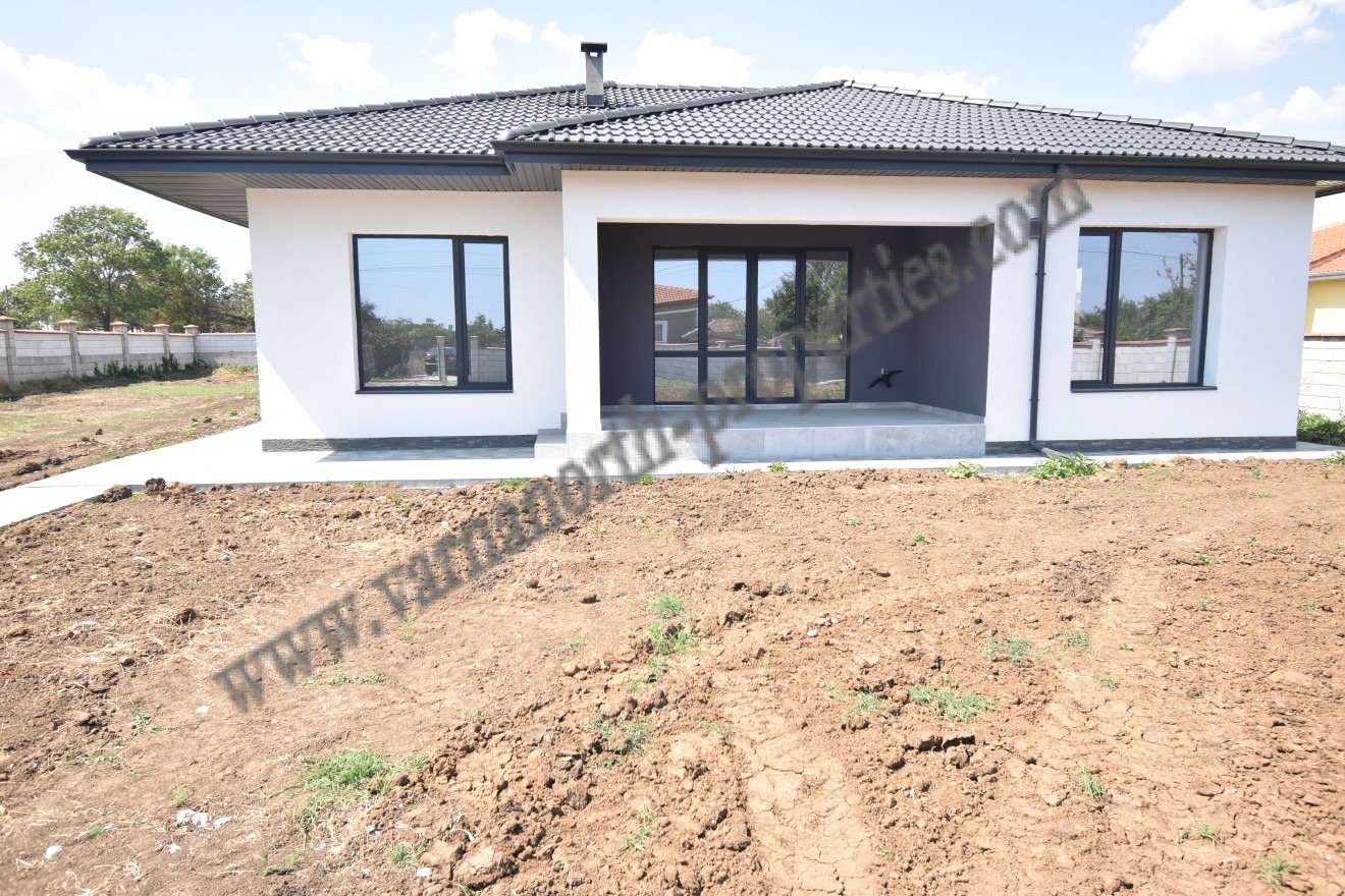 Продава КЪЩА, с. Соколово, област Добрич, снимка 2 - Къщи - 52951771