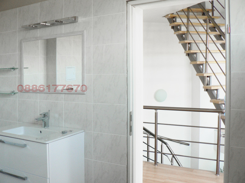 Продава КЪЩА, гр. Луковит, област Ловеч, снимка 2 - Къщи - 52781060