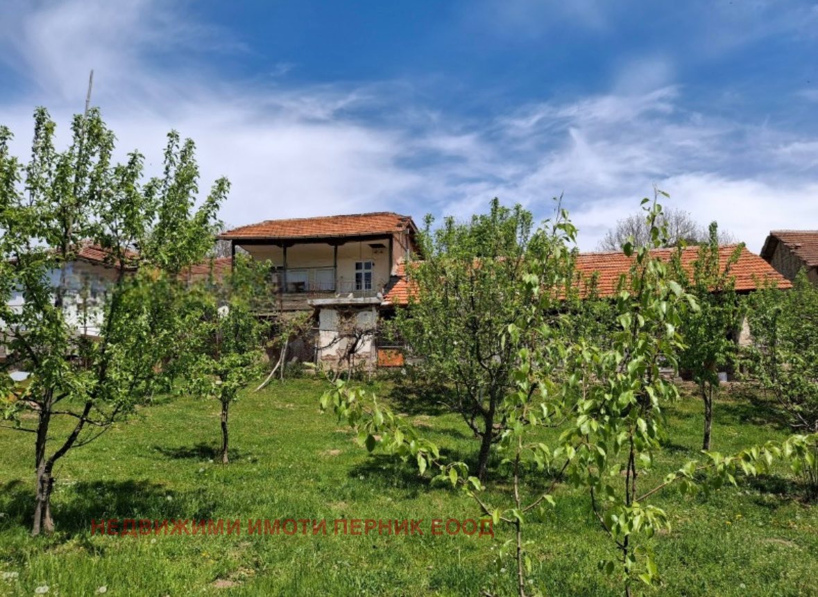 Продава КЪЩА, с. Горна Врабча, област Перник, снимка 2 - Къщи - 54423045