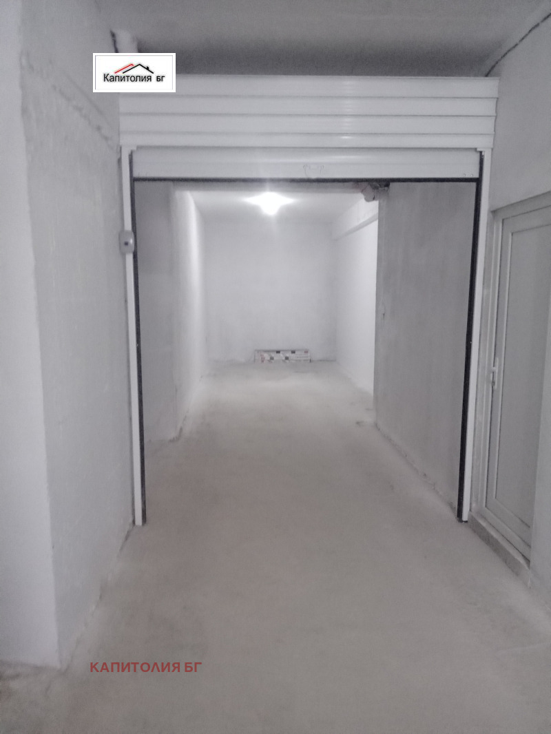 Продава ГАРАЖ, ПАРКОМЯСТО в град Кърджали, Център - 30 кв.м / 16 361.34 € » 32 000 лв., КАПИТОЛИЯ БГ