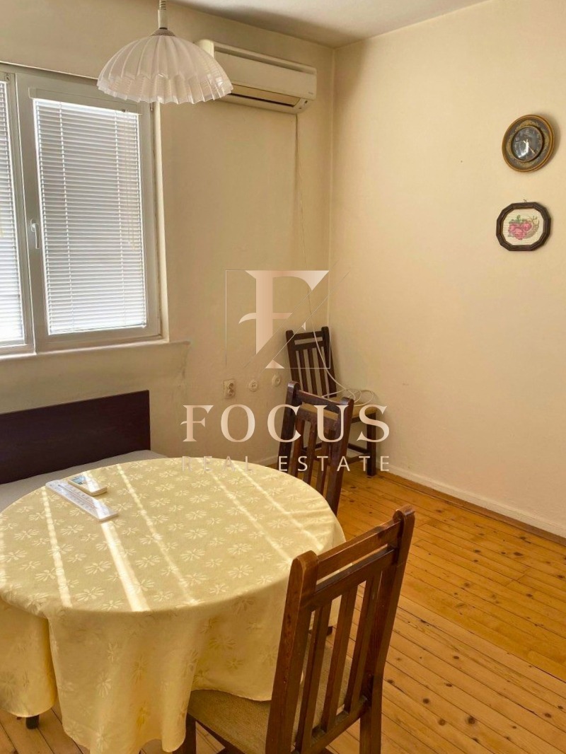 Продава ЕТАЖ ОТ КЪЩА, гр. Пловдив, Център, снимка 2 - Етаж от къща - 54136889